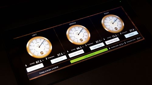 Three virtual brass hygrometers are visualised on a graphic display