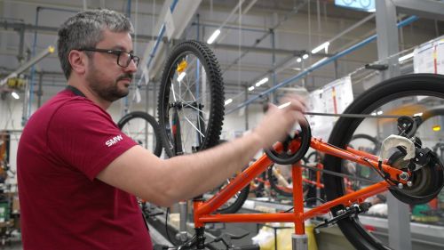 Teaser image of the article: Sport Mechanical Workshop. Industrial automation in bicycle manufacturing: how ifm transformed production efficiency